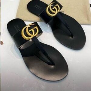 Gucci Women's Sandals in Black with Gold Logo